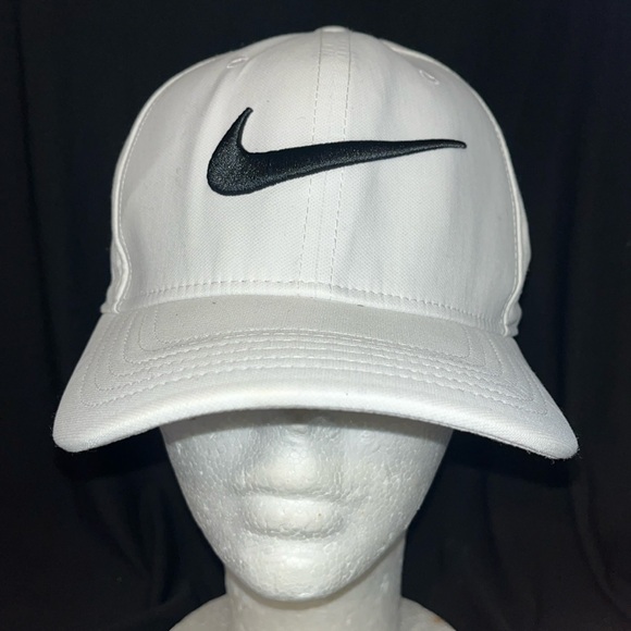 Nike Fitted DRI-FIT - Picture 1 of 2